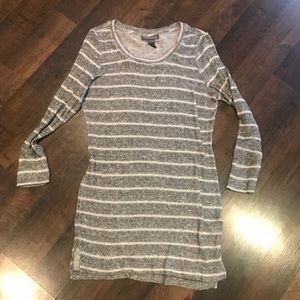 A Pea in the Pod maternity sweater